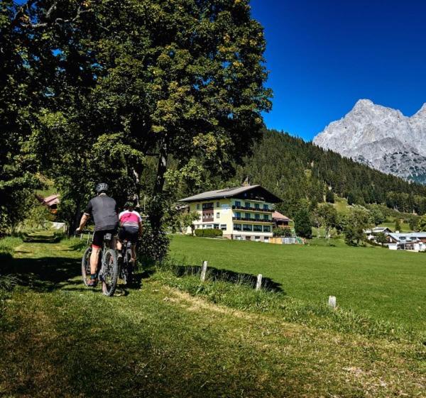 Hotel Bergglueck Filzmoos Buitenkant foto